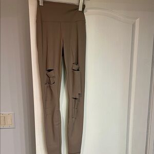 Alo Yoga cutout leggings in taupe